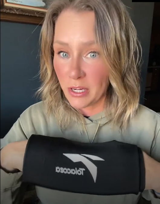 I occasionally use the heat function on my elbow overnight. The material is soft, and it doesn't dig in or get uncomfortable. I wake up with significantly less stiffness.