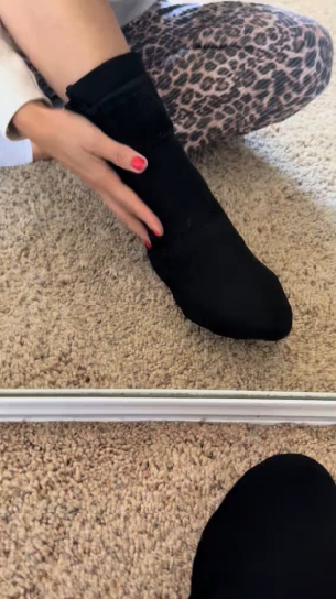 I've washed these multiple times and they've held up perfectly. The gel packs are sturdy and the seams are strong. Great quality for the price.