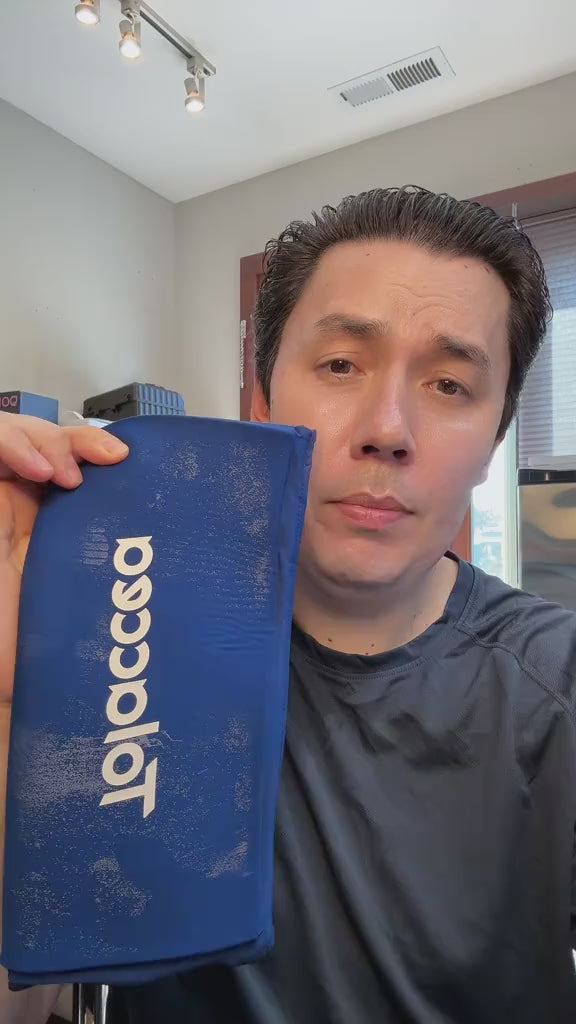 The compression is just right—firm enough to feel supportive but not so tight that it cuts off circulation. It makes the hot/cold therapy even more effective.