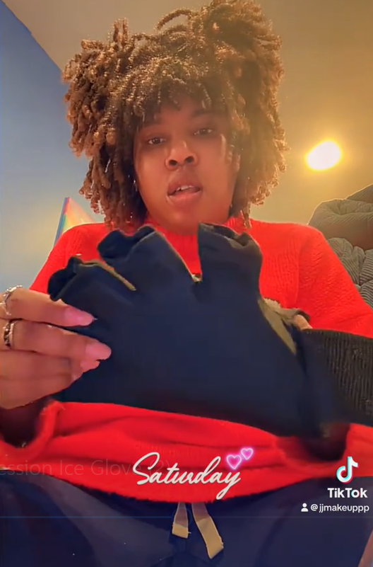 My hands ache after long knitting sessions. Wearing this glove for 15 minutes afterwards reduces the ache and stiffness significantly. It's saved my hobby!