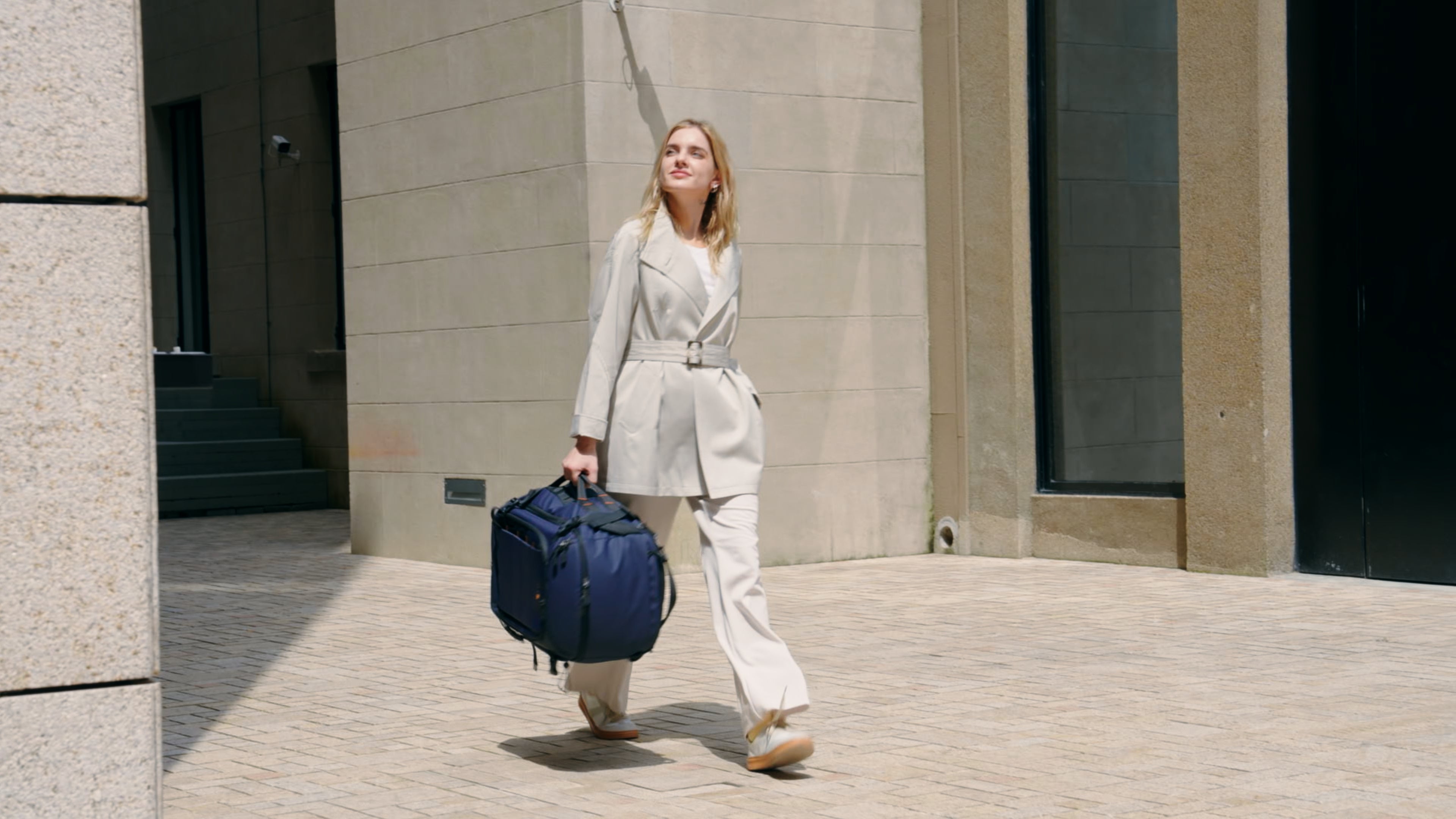 If you're looking for a do-it-all travel backpack, this is it! 40L capacity, wet/dry separation, and it fits a 15.6" laptop. The best part? The modules can be converted into crossbody bags. It's incredibly versatile and offers amazing value!