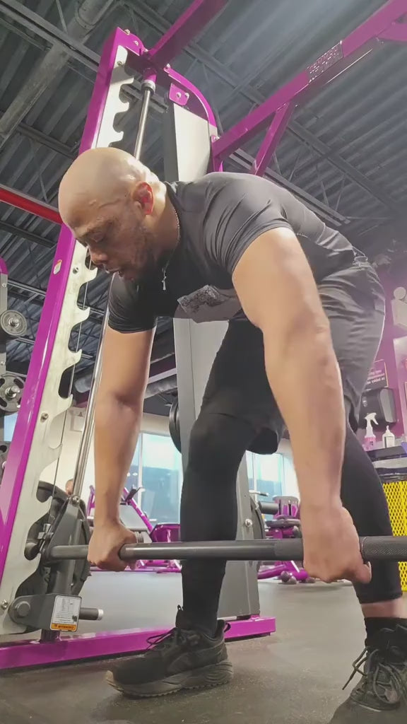 The wrap design is brilliant. I can easily put it on and take it off with just one hand, which is crucial when your other wrist is out of commission. Simple, smart, and effective.